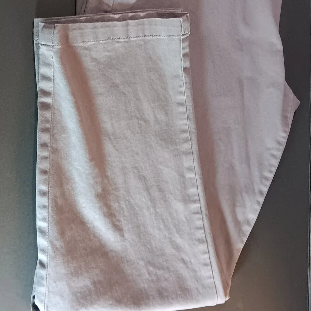 MENS STRETCH COMFORT CHINO PANTS - ATHLETIC FIT - 42W X 30L - GRAY / SILVER - Picture 2 of 3